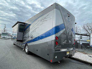 Camping-car Alcove Économique 2025 Renegade Valencia 38RB Luxe Euro 5 4-6 Passagers Bleu Foncé Plancher Acrylique Acier/Aluminium - Product Image 6