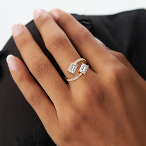 Anillo de Boda Moderno con Doble Piedra, Estilo Bypass, con Dos Diamantes Talla Esmeralda en Oro Amarillo de 18K, Anillo de Diamantes de Laboratorio - Product Image 4