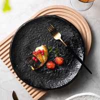 Assiette en porcelaine gaufrée effet pierre noire, finition mate, style rustique, idéale pour la restauration hôtelière – Nouveauté 2024, Vente Flash