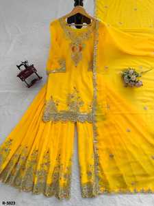 Tenue ethnique indienne en faux georgette, sharara avec des broderies complexes et des sequins pour les mariages et les festivals - Product Image 4