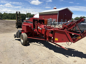 Presse à balles carrées de petite taille Case IH 8530 de qualité supérieure - Product Image 6
