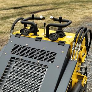 Mini Cargadora de Ruedas con Motor de Gasolina, Aprobada por la EPA, 380 kg, Bomba de Alta Eficiencia, Capacidad de Cucharón de 0.15 m - Product Image 5