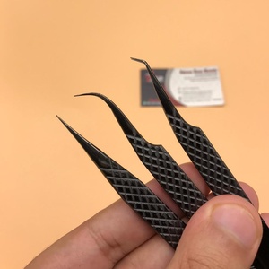 Pinzas para Extensión de Pestañas de Acero Inoxidable Japonés Sostenible, Logotipo Personalizado, Agarre de Diamante Negro Plasma, Pinzas para Pestañas Probadas a Mano - Product Image 3