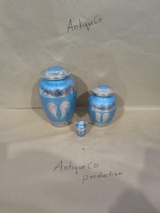 Urna Funeraria Decorativa de Metal de Diseño Moderno y Lujoso, Hecha a Mano, Personalizada, con Alas Metálicas, de Gran Capacidad (3-4L), Color Negro - Product Image 2