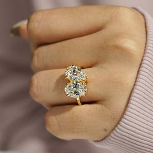 Anillo de Compromiso con Diamante Cultivado en Laboratorio Certificado por IGI, Corte Oval y Pera, Toi Et Moi, Certificado por IGI - Product Image 4
