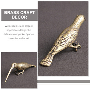 Estatuilla de pájaro carpintero artesanal de latón estatuilla de pájaro antiguo escultura de pájaro en miniatura hogar jardín decorativo figura de pájaro de lujo en venta - Product Image 4