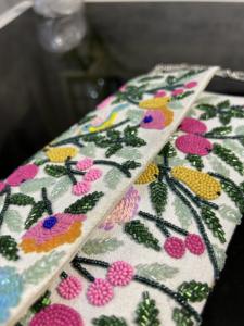 Fait à la main élégant perlé Floral Design fermeture éclair Durable coton doublure grande capacité bouton étanche pour les mariages spécial - Product Image 2