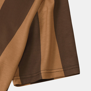 Manténgase a la vanguardia de la curva de la moda con una camiseta contemporánea para hombre: Estilo de ajuste de contraste, para el caballero exigente - Product Image 4