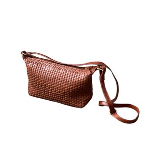 Sac à bandoulière en cuir véritable tissé à la main de haute qualité Style de mode bohème d'Indonésie fermeture à glissière pour le printemps/été - Product Image 2