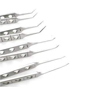 Pinzas profesionales antimagnéticas de titanio de 90 grados, Punta puntiaguda de calidad suiza para pestañas de volumen, muestra gratis - Product Image 1