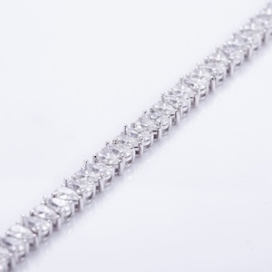 สร้อยข้อมือเพชรโมอิสที่สวยงามเหมาะสำหรับชุดเจ้าสาวหรือเซอร์ไพรส์สุดโรแมนติก - Product Image 3