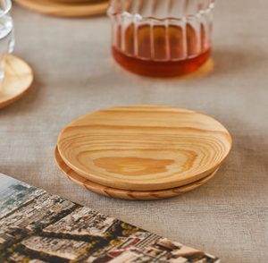 Posavasos rectangulares de madera con un moderno patrón geométrico de flechas. Disponible a precios de mayoreo. - Product Image 6