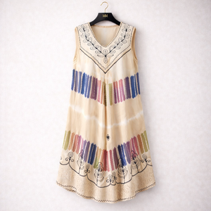 Robe décontractée bohème sans manches Culture Blend, robe courte sans manches avec broderie complexe - Product Image 1