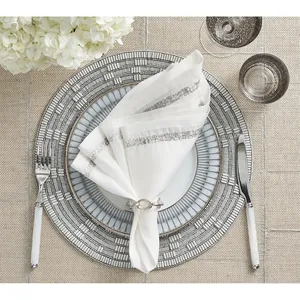 Elegante Servilletero Dorado para Comidas Elegantes, Servilletero Hecho a Mano Estilo Americano para Fiestas, Disponible en Stock - Product Image 1