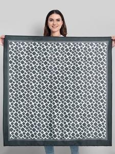 Tissu d'écharpe en satin imprimé personnalisé de haute qualité avec étiquetage privé pour les campagnes marketing et les cadeaux d'affaires - Product Image 3