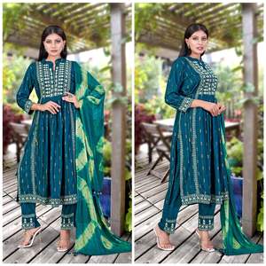 Collection Premium la plus tendance Pantalon Kurti en rayonne à la mode avec Dupatta avec broderie Usine de vente en gros - Product Image 3