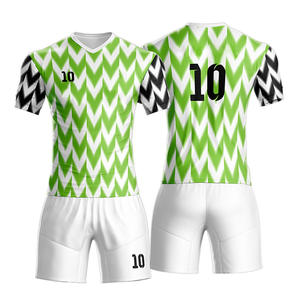 Conjunto de uniforme de fútbol profesional para hombre Jersey de fútbol de poliéster transpirable y pantalones cortos diseñados a medida para equipos - Product Image 1