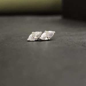 Magnifiques boucles d'oreilles de luxe en diamant taille marquise, or massif 18 carats, certifiées IGI, parfaites pour les anniversaires et les fêtes, cadeau idéal - Product Image 2