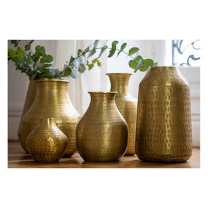 Florero de Aluminio de Lujo Contemporáneo con Estética Moderna y Elegante para el Hogar y Oficinas - Product Image 2