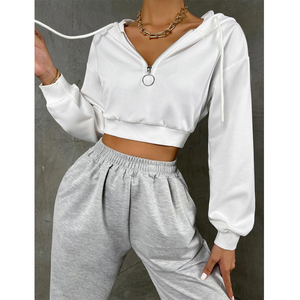 Sudaderas con capucha cortas modernas y elegantes para mujer, sudaderas con capucha bordadas a la moda de mezcla de algodón y poliéster, mejora tu invierno - Product Image 3