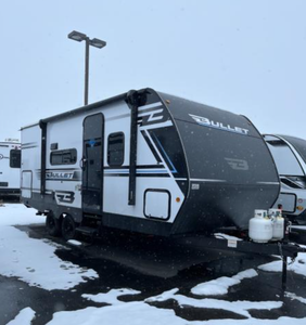 Camping-cars et caravanes d'occasion abordables 2026 2025 2024 Bullet Classic 1840RBWE disponibles - Product Image 1