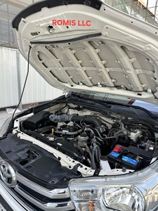 Véhicule Toyota Hilux blanc d'occasion - Product Image 2