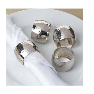Anillos de servilleta vintage de metal dorado y marfil, soporte para servilletas tallado en dorado y marfil para bodas y ocasiones especiales. - Product Image 2