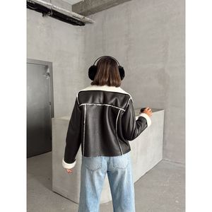 Chaqueta de Mujer TOPSHOW con Cierre, de Cuero Sintético Laminado - Prenda Exterior Elegante de Poliuretano y Poliéster en Color Negro para Venta al Por Mayor - Product Image 5