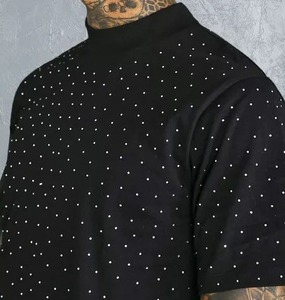 Camiseta con diamantes de imitación Camiseta personalizada para hombre Negro sólido Tu propia letra con diamantes de imitación y logotipos Camisetas con cuello de timbre - Product Image 6