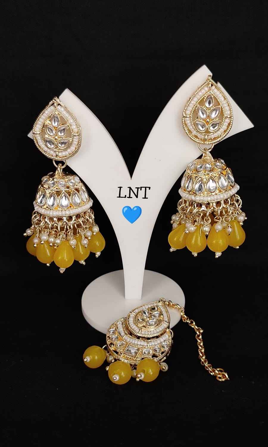 สีเหลือง