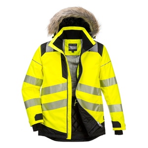 Visibilité et protection maximales avec des vestes de sécurité réfléchissantes idéales pour les travaux routiers réalisés au Pakistan. - Product Image 1