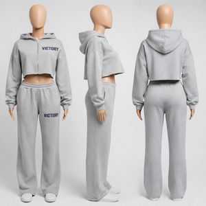 Conjunto Deportivo de Dos Piezas para Mujer, Color Gris, Sudadera Corta con Cremallera y Pantalones Jogger de Cintura Alta - Product Image 1