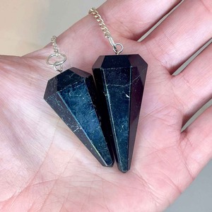 ลูกตุ้มพลอยทัวร์มาลีนสีดำขัดเงาสำหรับการรักษาแบบเรกิบรรเทาความเครียดที่ใช้พลังงาน - Product Image 5