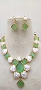 Patrón moderno Madre Latón Perla Artesanía Piedra Collar Conjunto Diseño personalizable Latón pesado Joyería de moda Producto a granel - Product Image 3