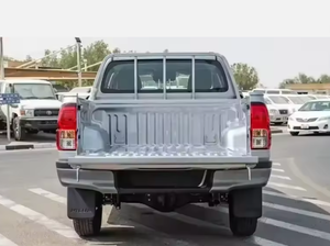 Vehículos Usados Hilux DC 2.4D M-T 4X4 2022-2023 con Ventanas Eléctricas, Plateados, Volante a la Derecha/Izquierda - Product Image 2