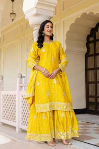 Traje Sharara de terciopelo o seda clásico y de moda con bordado rico para Bodas de invierno eventos formales y gran ropa festiva - Product Image 3