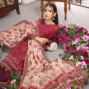 Collection d'été Costumes de pelouse 3 pièces de haute qualité avec broderie pour femmes par Dr Haris Volume Pehnawni Conçu au Pakistan - Product Image 2