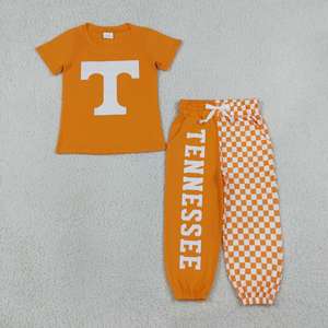 Ensemble décontracté pour tout-petits garçons : T-shirt en coton orange et pantalon à carreaux avec logo d'équipe sportive imprimé - Product Image 1