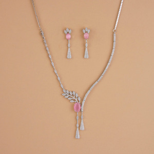 ชุดสร้อยคอเพชรแบบอเมริกันคลาสสิกโรเดียมชุบและราคาสมเหตุสมผลสำหรับผู้หญิงที่ใส่ใจแฟชั่น - Product Image 3