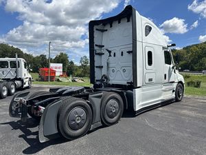 Camion Freightliner Cascadia Conventional Sleeper d'occasion 2026, moteur diesel 10 cylindres, transmission automatique, transmission 6x4, caméra de recul 360° - Product Image 4