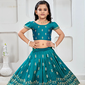 Conjunto de Lehenga Choli Étnico para Niñas Shoryam Fashion, Choli de Seda Verde Rama con Trabajo de Zari Dorado, Estilo Indio para Fiestas, Largo hasta el Suelo, Boutique - Product Image 1