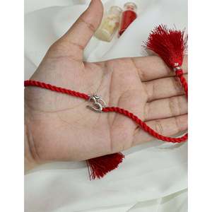 Rakhi de Plata 925 con Borla Om Divina, Elegante Rakhi con Patrón de Símbolo Divino para Hermana - Product Image 1