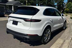 Prêt à être expédié, Tundra hybride 2024 super propre, caméra arrière 360°, toit ouvrant panoramique, sièges en cuir - Product Image 3