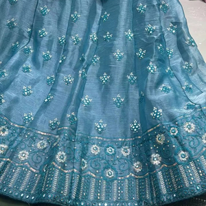 Ensemble Lehenga Choli de créateur avec broderie Jarkan lourde, jupe évasée de 3 mètres, chemisier cousu, bordure filet sur quatre côtés, longueur ras du sol, protection solaire - Product Image 5