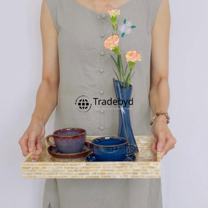 Bandeja con incrustaciones de nácar moderna hecha a mano de Tradebyd Bandeja decorativa de lujo de calidad superior para el hogar y el regalo - Product Image 2