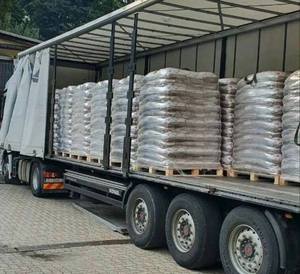 Briquetas de madera BEST de 15 kg DIN Plus/-A1 de primera calidad con 0.5% de ceniza, 3900J de calorías, 6% de humedad para sistemas de calefacción, paleta de 15 kg, buena calidad. - Product Image 5