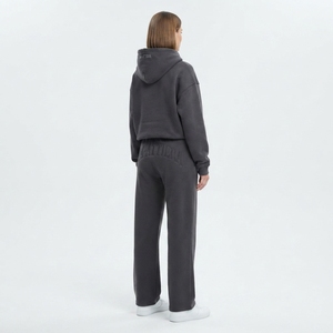 Ensemble de survêtement en molleton gris anthracite pour femme, sweat-shirt à capuche et pantalon de jogging à jambes larges, motif ton sur ton, vêtements de sport décontractés - Product Image 2