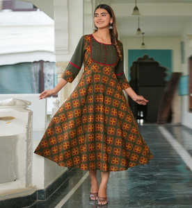 Robe Anarkali Kurta en coton pour femmes, imprimé floral, plis, longueur mollet, col rond, manches trois quarts, tenue ethnique élégante, vert - Product Image 2