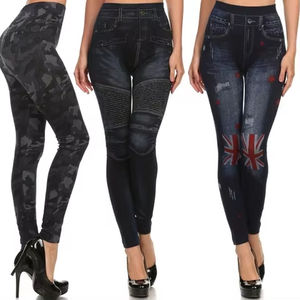 Leggings de yoga personnalisés en tissu doux à sublimation numérique Pantalon de teinture au design élégant pour femmes - Product Image 1