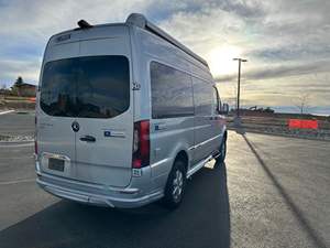 Sprinter 2500 Airstream Interstate 19 Edición Tommy Bahama 2021, 4x4, ~4,200 Millas, Conversión Completa a Autocaravana, Turbodiésel V6, 4WD - Product Image 3